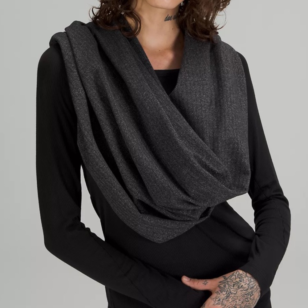 NWOT - Lululemon Snap Scarf Rulu